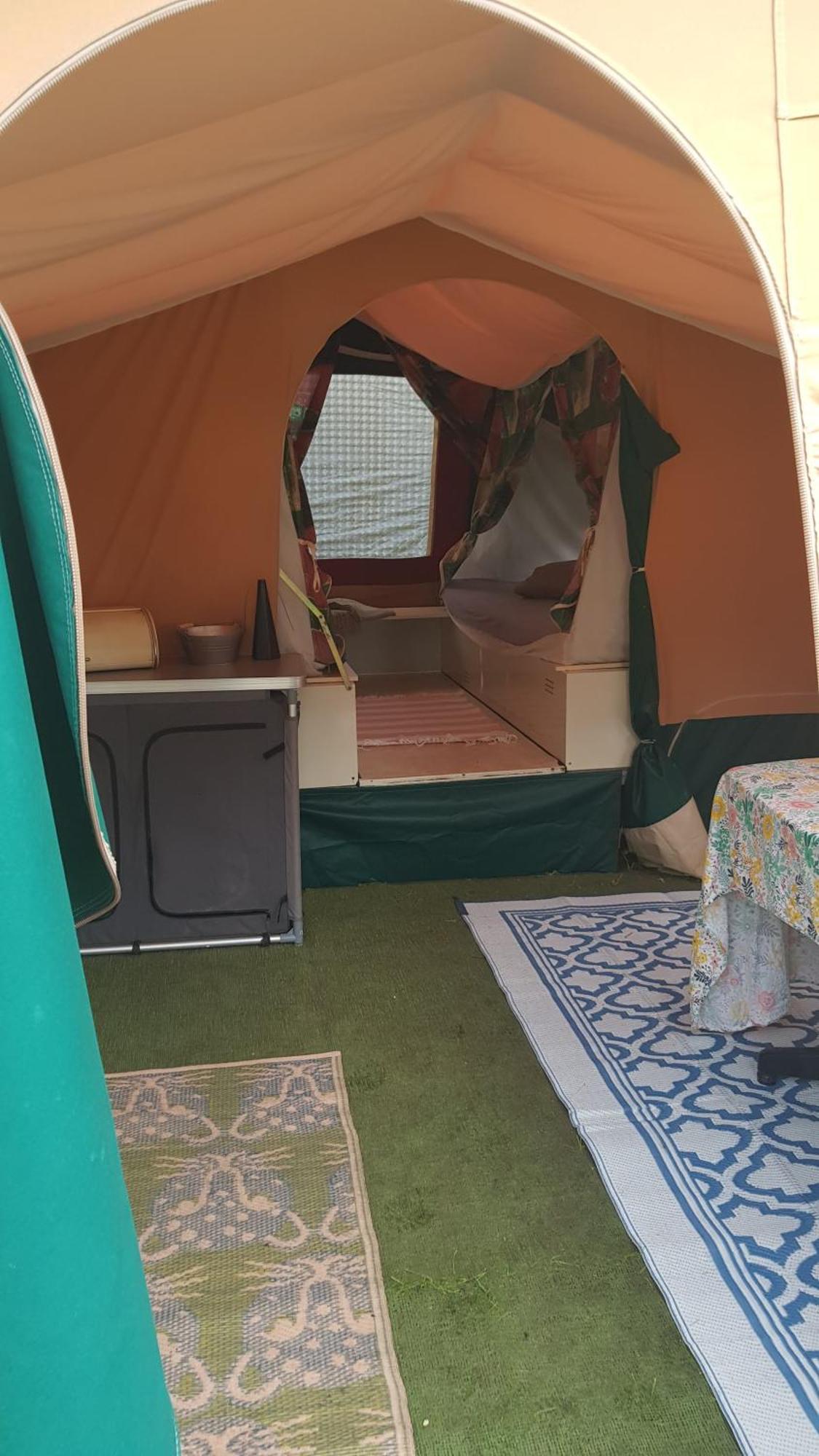 Basic Ingerichte Vouwwagen Op Camping Westenenk, Wijster Екстер'єр фото